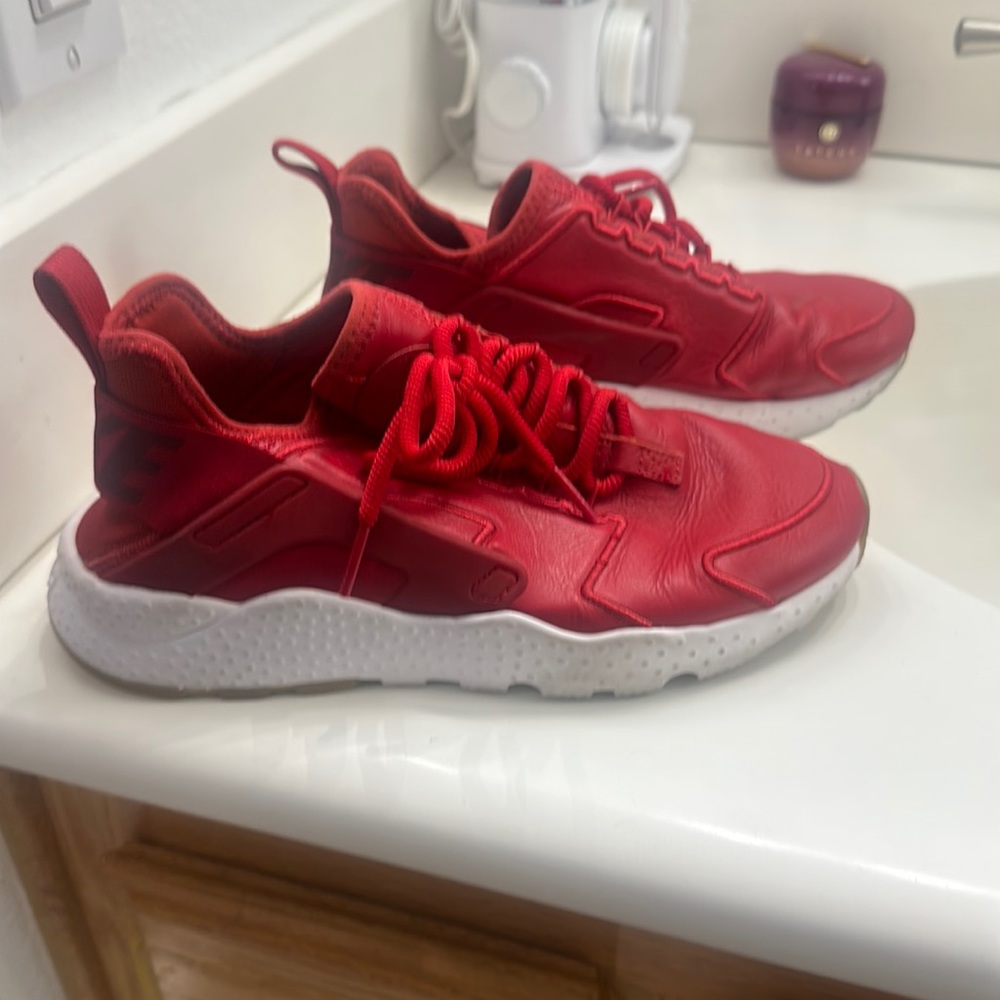 Nike sneakers. Pre-loved.